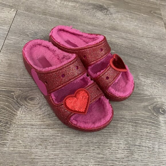Croc's Adult sz 7 Woman Cozy Plat Sandals/Fuzzy Slippers Slides Heart Red - Picture 1 of 3